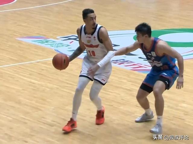奇异果体育app下载-杜锋：外援对球队体系重要性占比非常大 奎因首次打CBA需更多适应